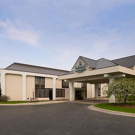 Quality Inn & Suites Saginaw Bagian luar foto