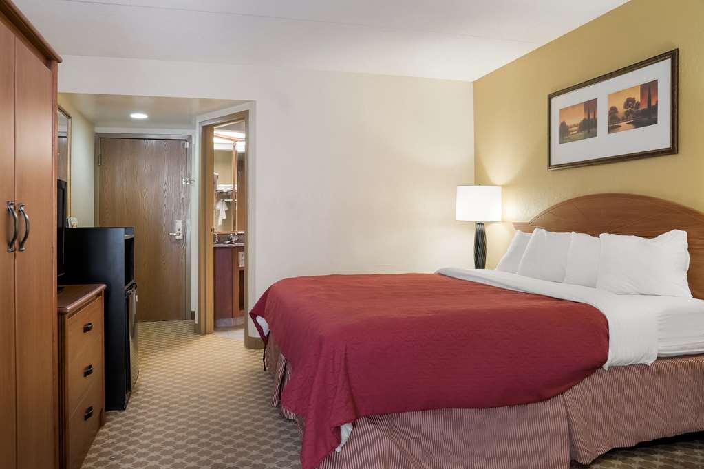 Quality Inn & Suites Saginaw Ruang foto
