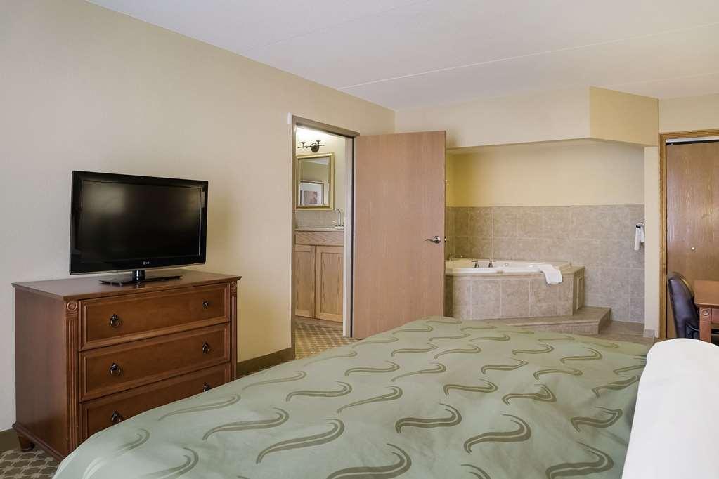 Quality Inn & Suites Saginaw Ruang foto