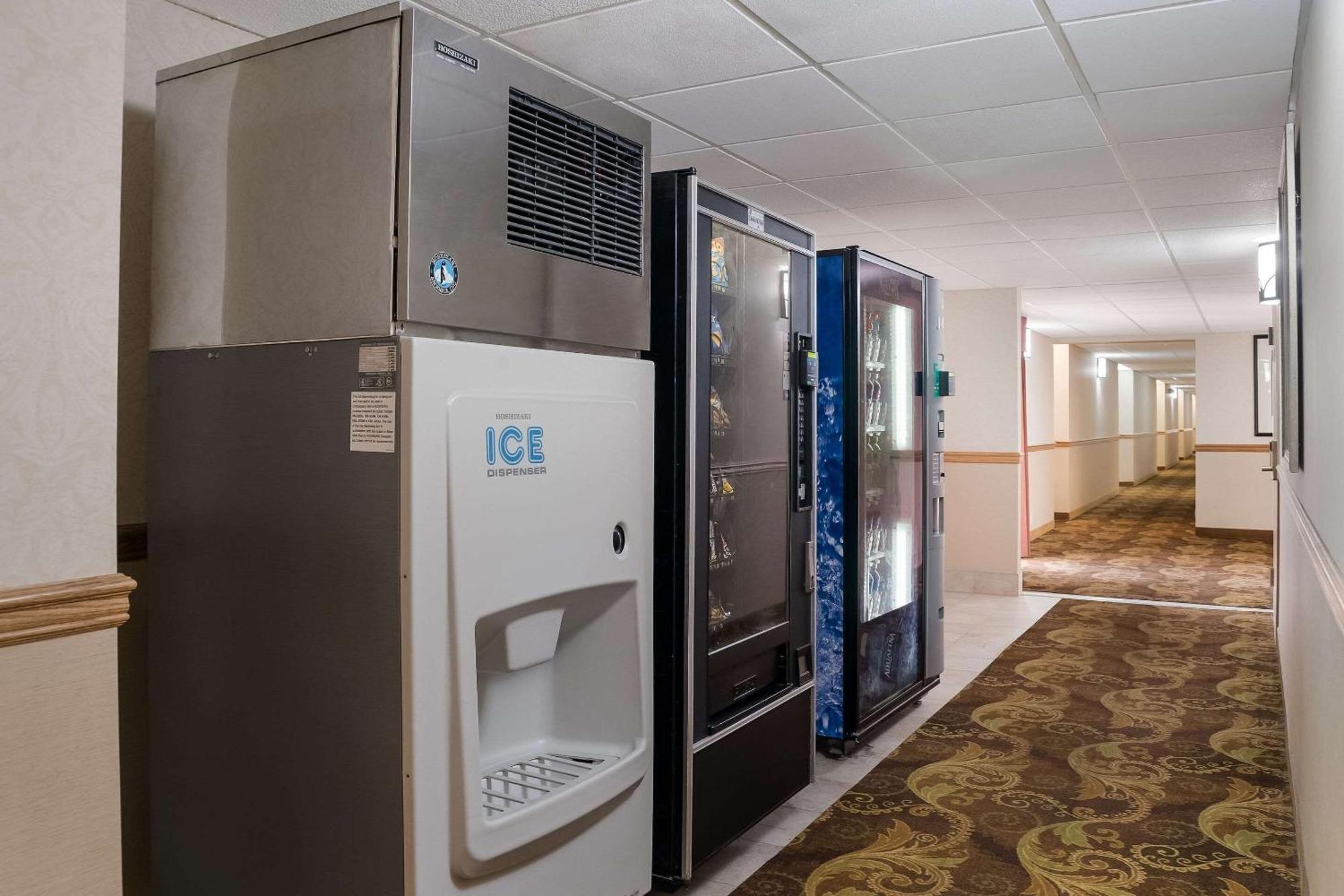 Quality Inn & Suites Saginaw Bagian luar foto