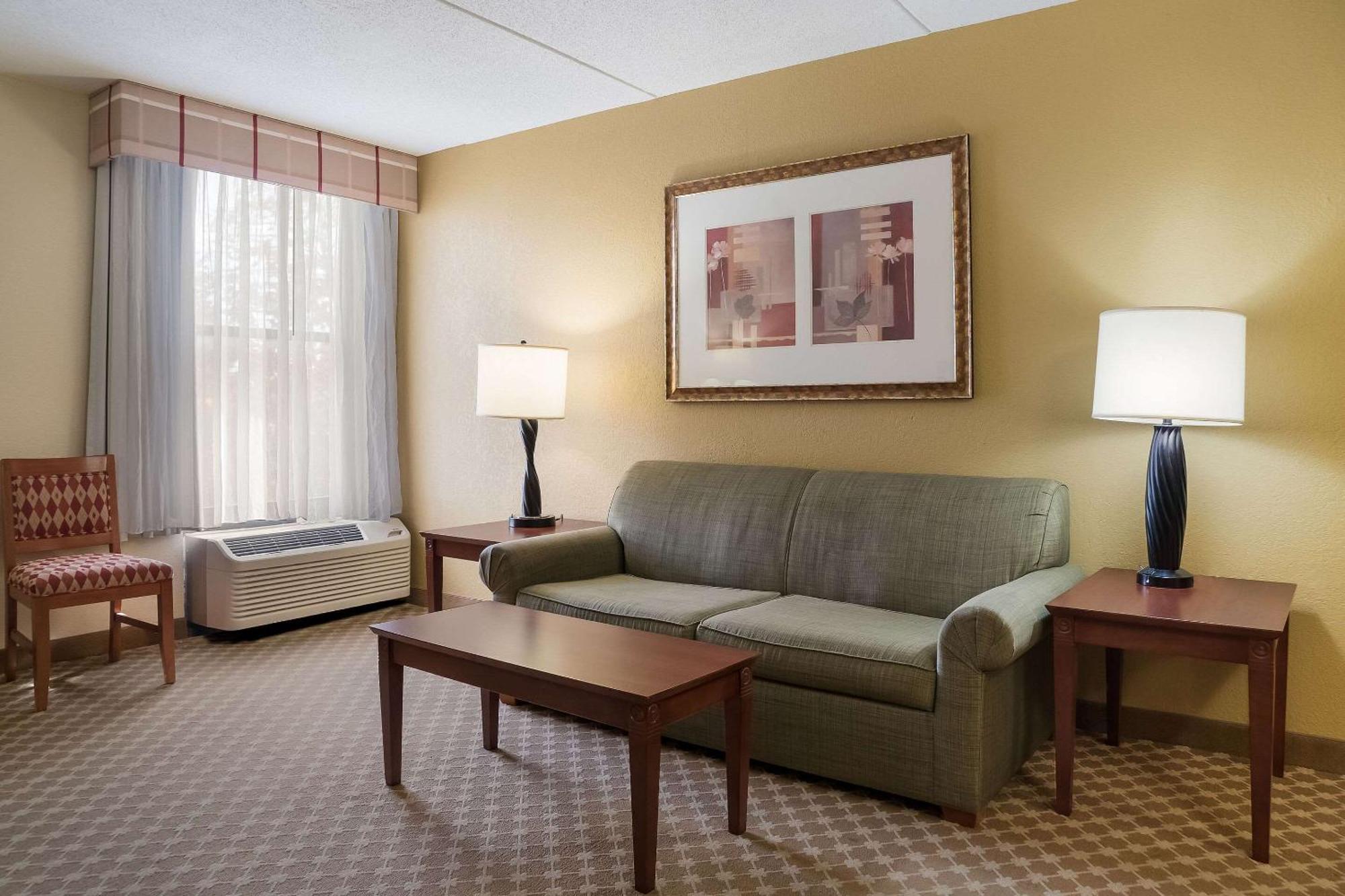 Quality Inn & Suites Saginaw Bagian luar foto