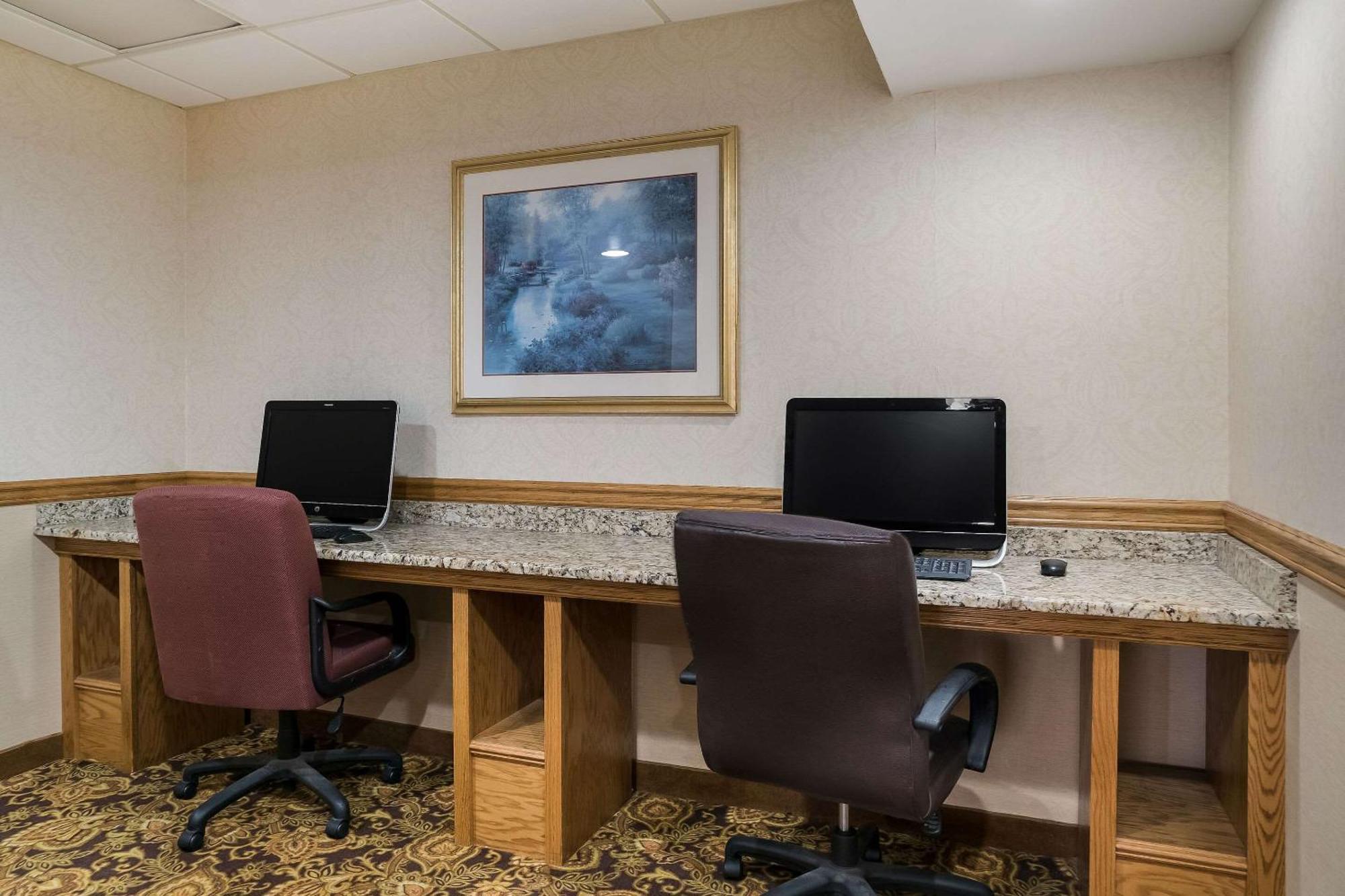 Quality Inn & Suites Saginaw Bagian luar foto