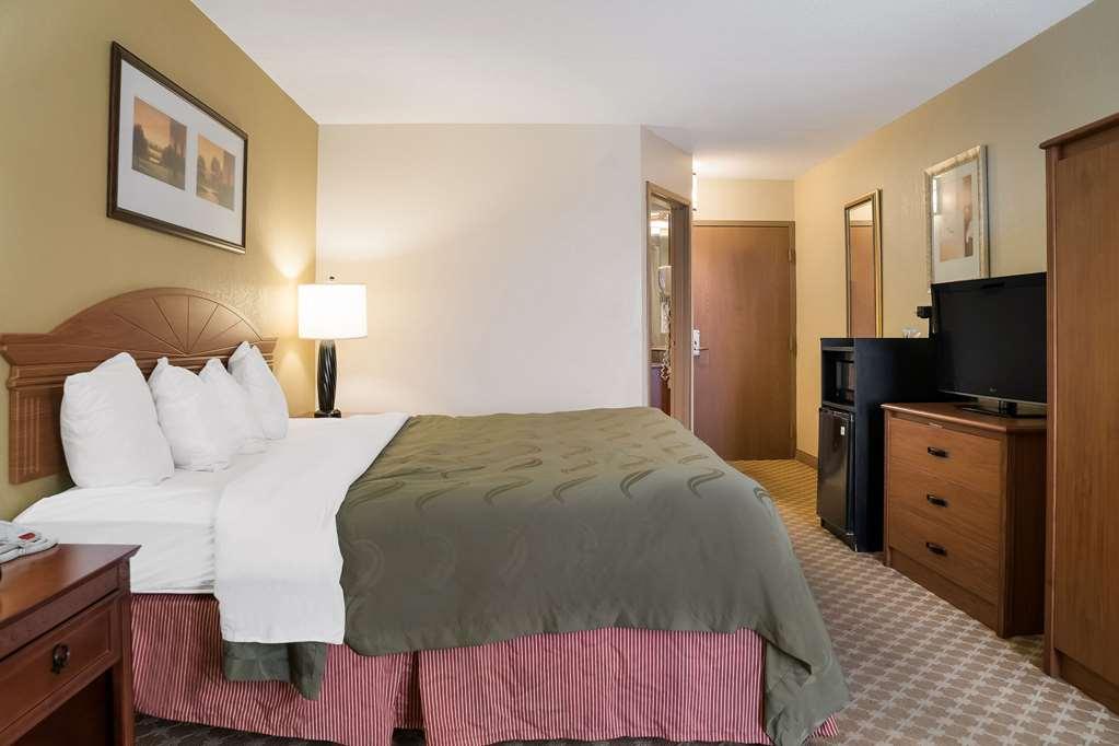 Quality Inn & Suites Saginaw Ruang foto