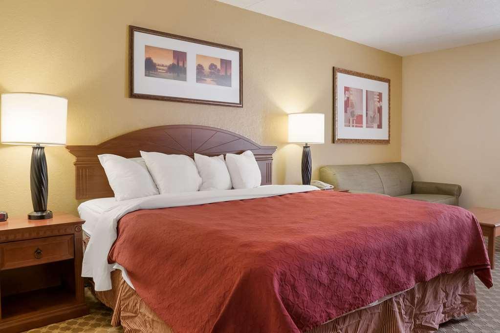 Quality Inn & Suites Saginaw Ruang foto