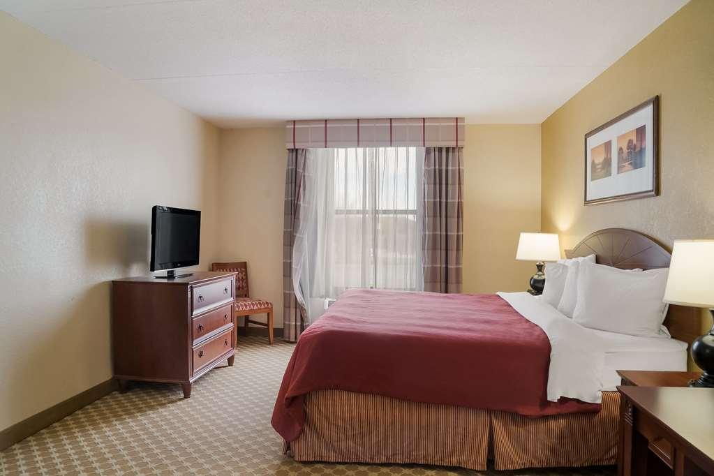 Quality Inn & Suites Saginaw Ruang foto