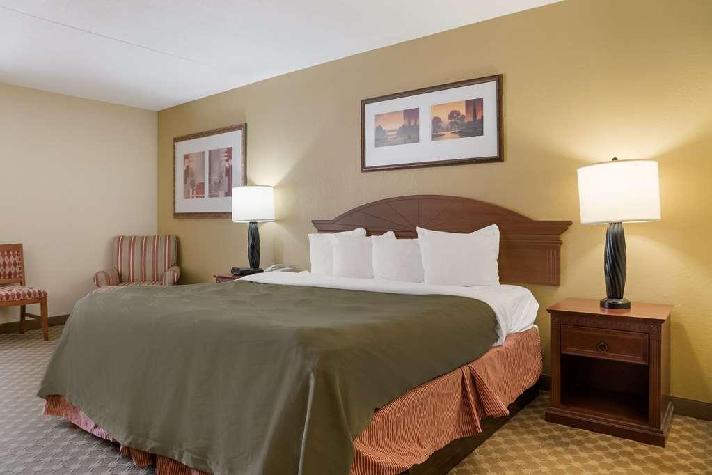 Quality Inn & Suites Saginaw Ruang foto