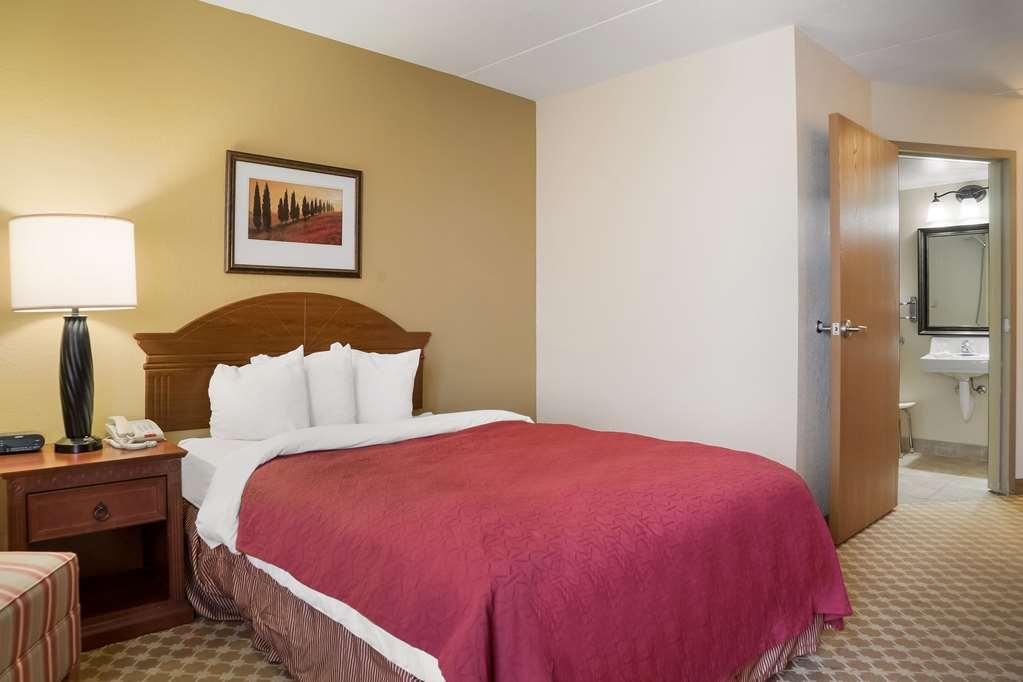 Quality Inn & Suites Saginaw Ruang foto