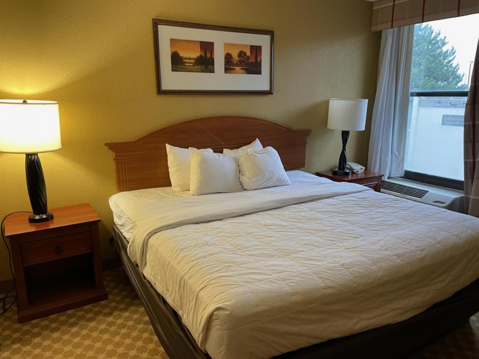 Quality Inn & Suites Saginaw Bagian luar foto