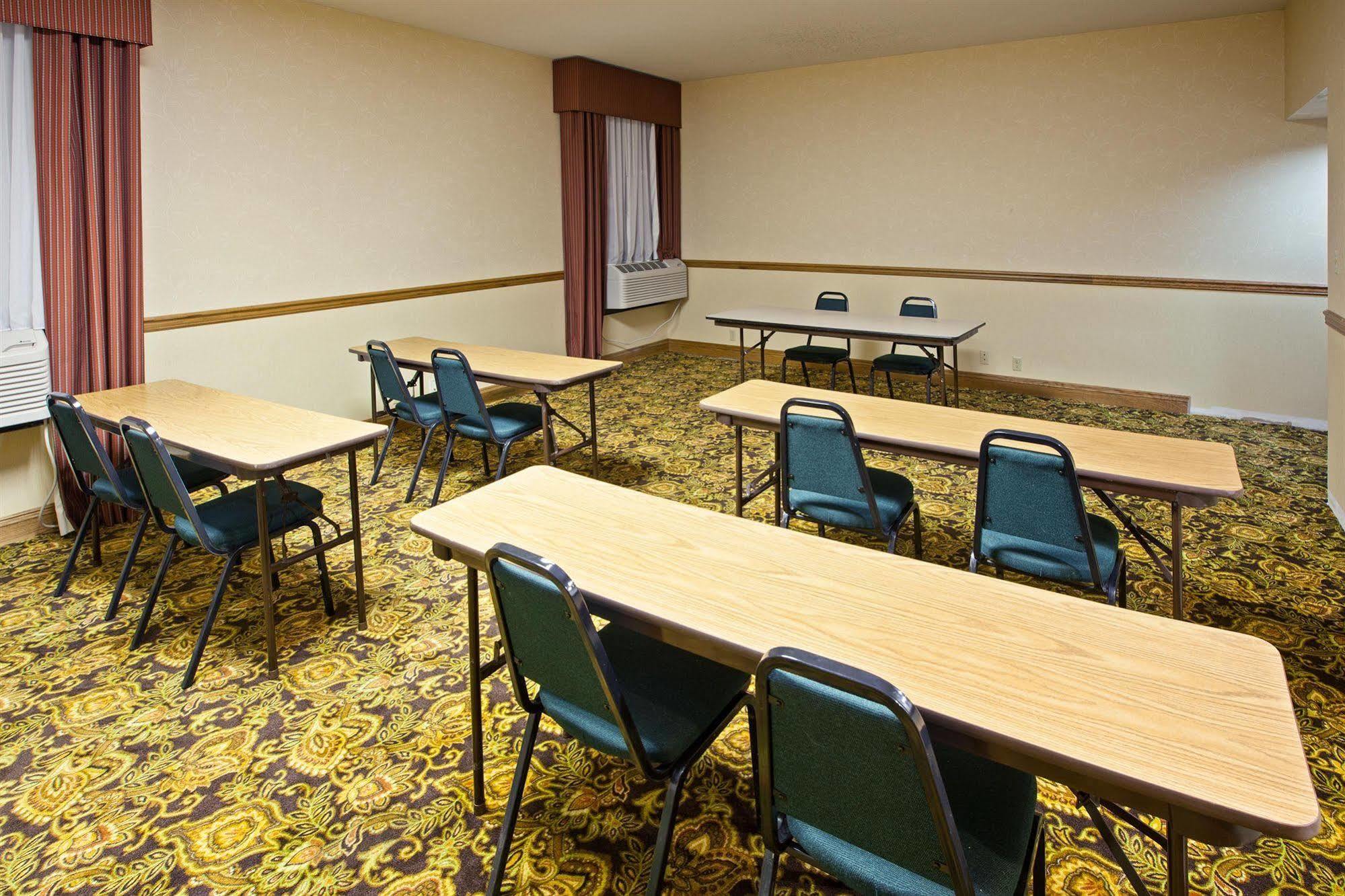 Quality Inn & Suites Saginaw Bisnis foto